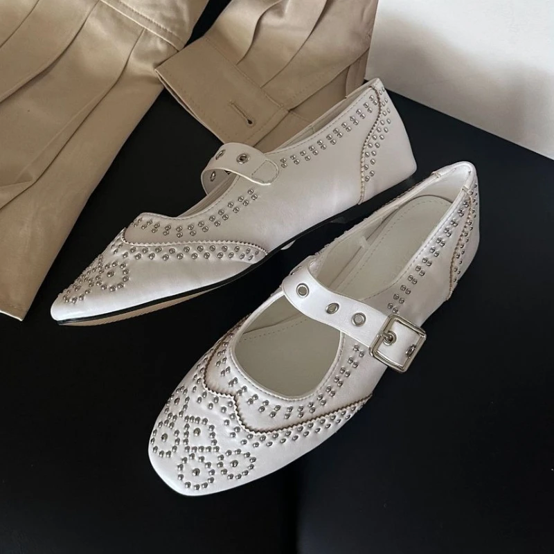 Retro Rivet Buckle Design Flat - Women Fashion Heels recensie en prijs