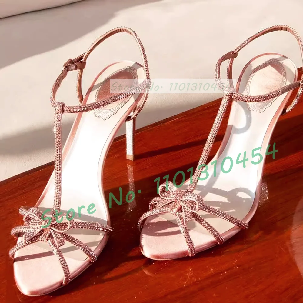 Crystal Bow T-bar Satin Sandal - Women'S Fashion Trends recensie en prijs