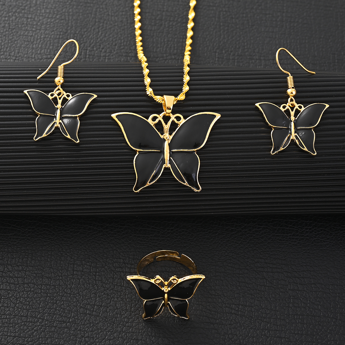 Stylish Butterfly Pendant Neck - Women Fashion Png recensie en prijs